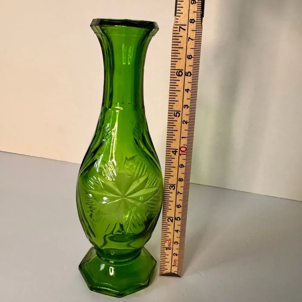 Emerald Green Starburst Pattern Antique Glass Bud Wildflower Vase 7
